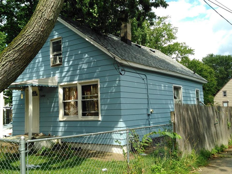 2nd image of 2040 De Hoop Ave SW