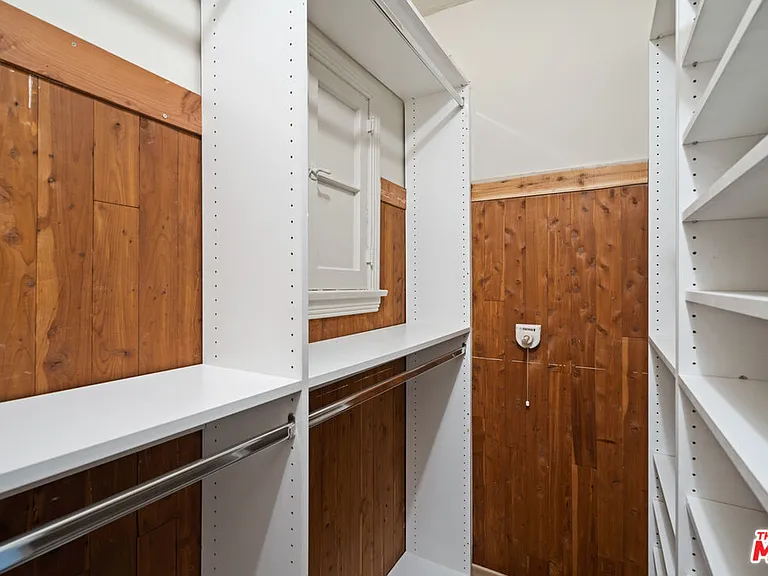 422 S Clark Dr — Photo 11