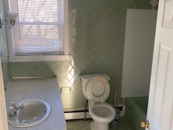 5th image of 602 Dyer Ave #2