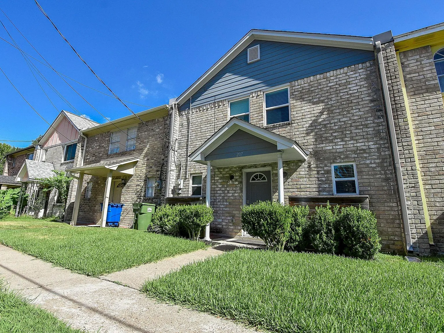 3 bed, 2.5 bath, 1724 sqft, $1,850 — Photo 2