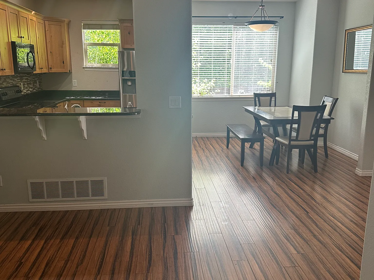 3 bed, 2200 sqft, $3,600 — Photo 4