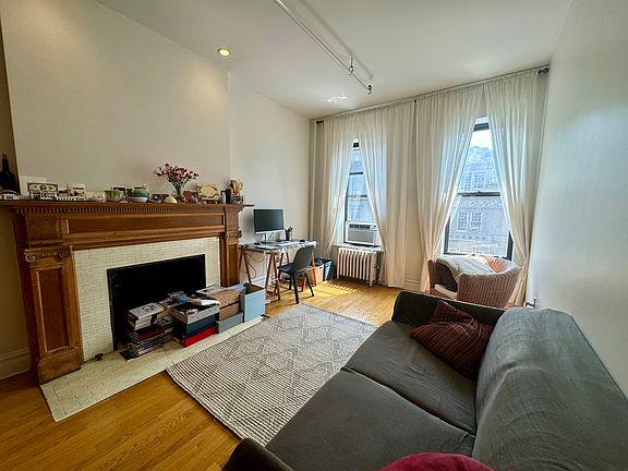 2nd image of 45 W 85th St #3