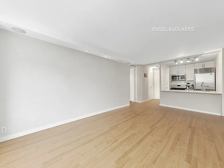 5 E 22nd St #8F — Photo 6