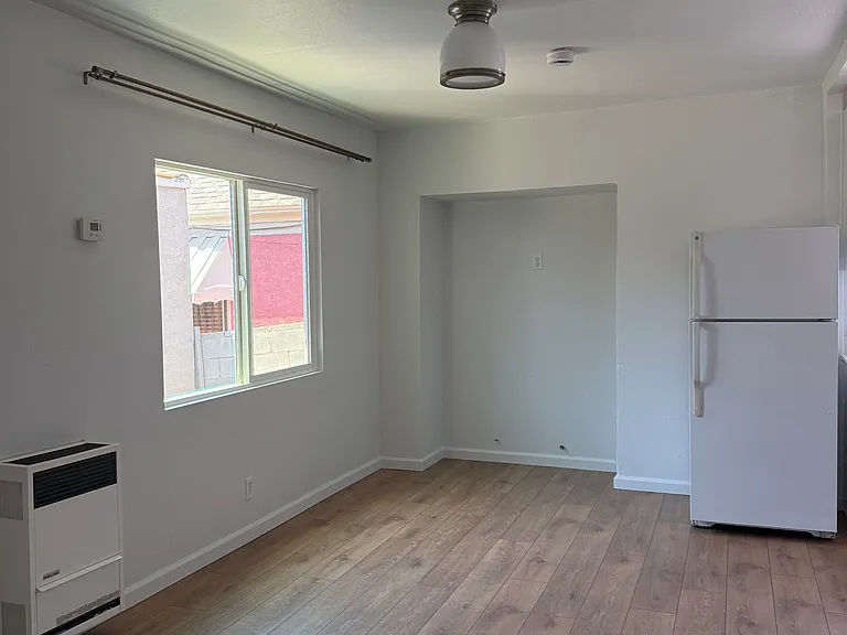 647 W Avenue 28 — Photo 3
