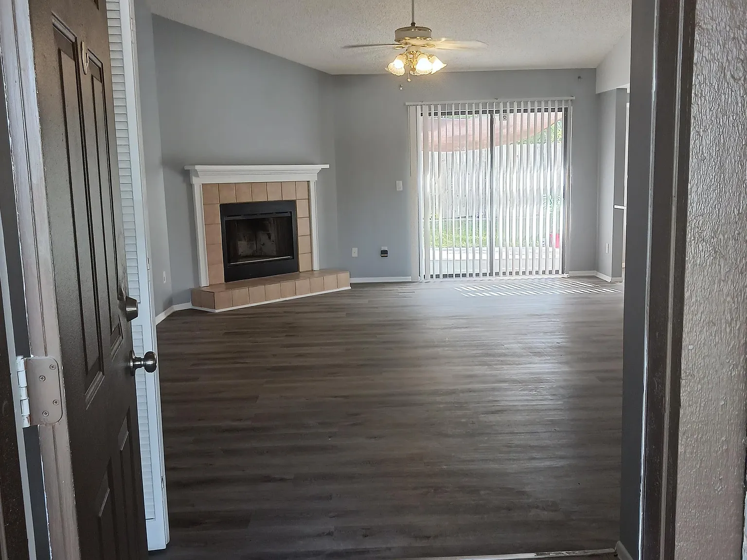 3 bed, 1468 sqft, $2,300 — Photo 3