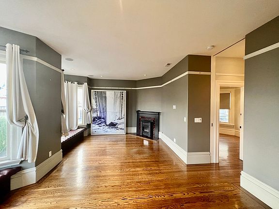 3rd image of 558 Green St