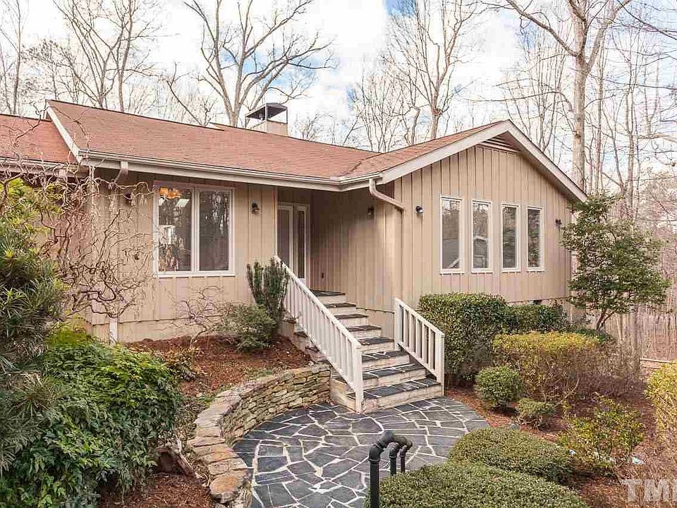 1st image of 121 Basswood Ct