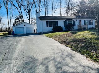 15 Oakwood Blvd, Plainfield, CT 06374