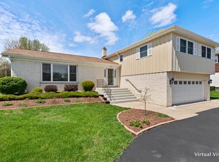 840 S Walnut St, Roselle, IL