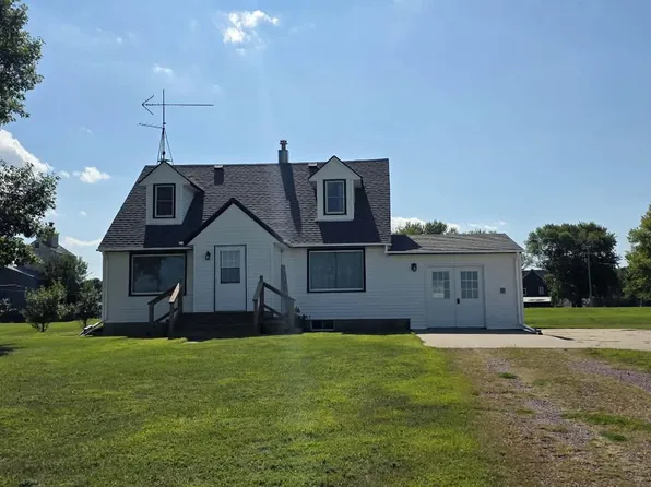 206 E Main St, Wanda, MN 56294