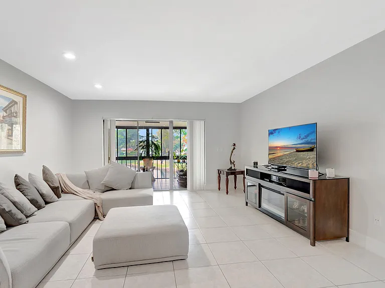 21214 Lago Cir #8F — Photo 14