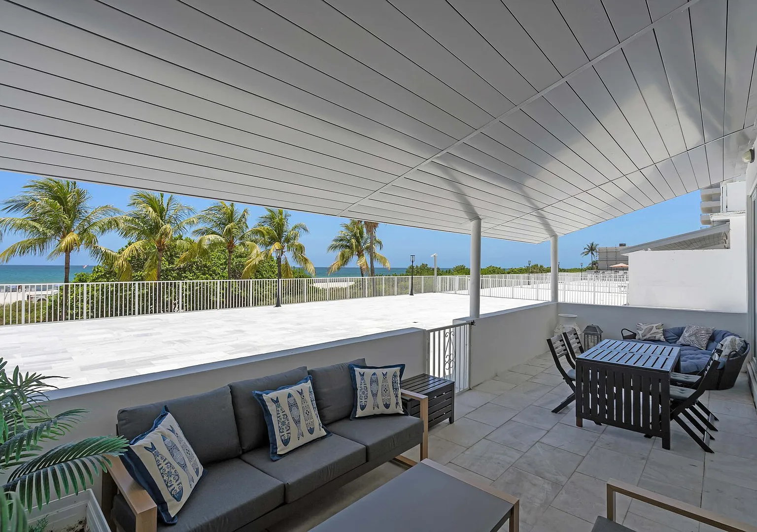 Collins Ave — Photo 4