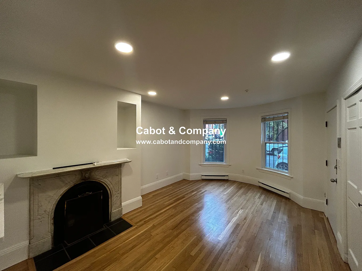 2 bed, 1.0 bath, 700 sqft, $4,400 — Photo 1