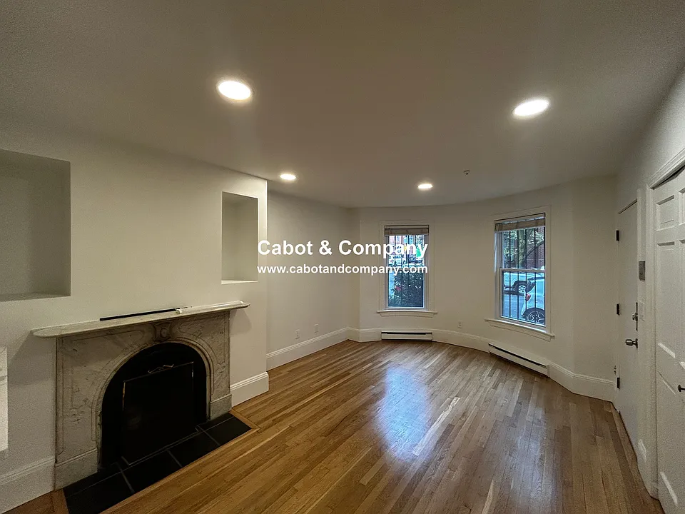 24 Yarmouth St #2