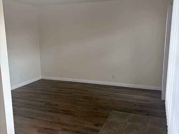 3rd image of 211O Newport Blvd #I15
