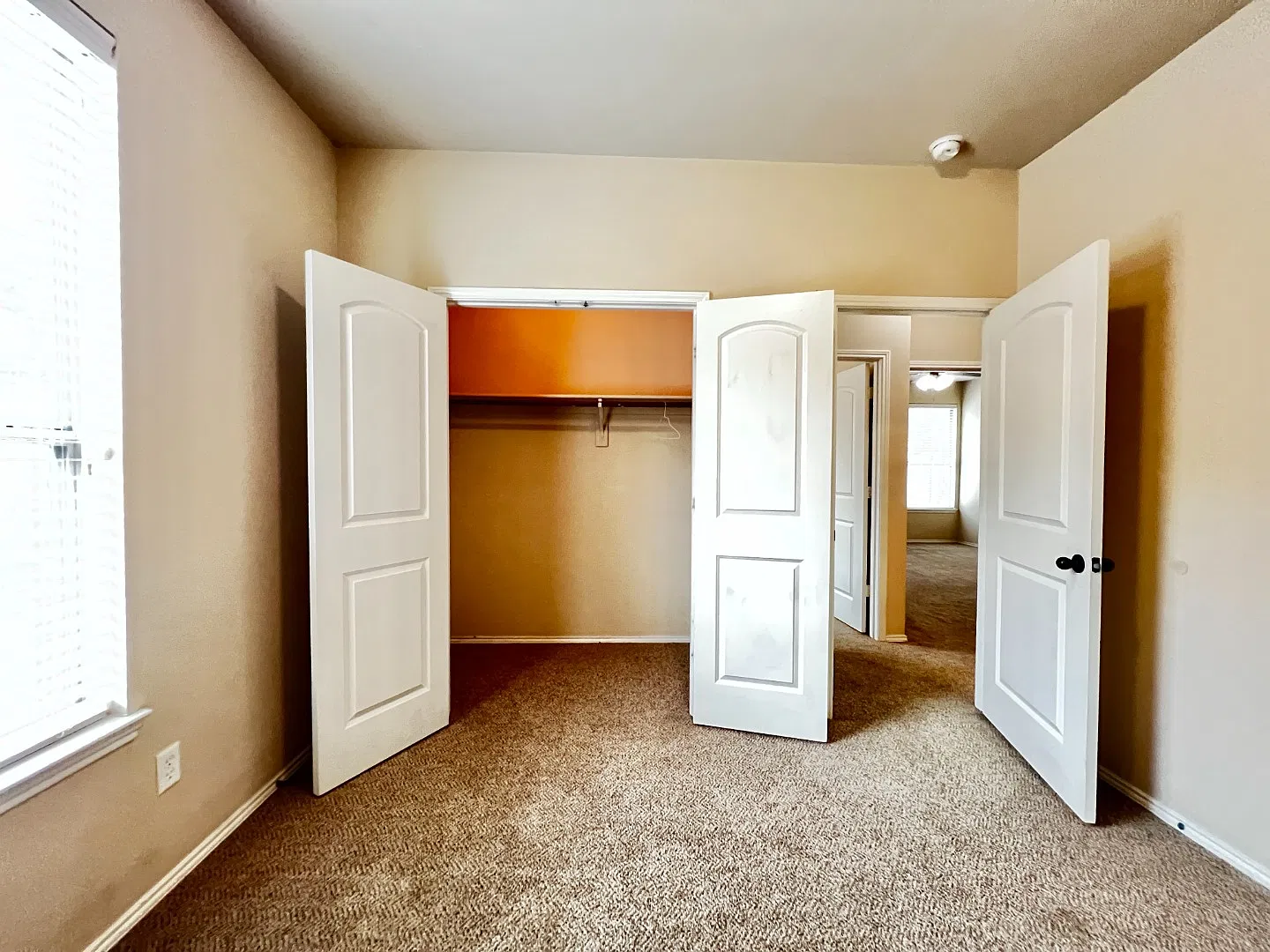 Charming 3-Bed Home with Fenced Yard, Trails, and Pond Access in Woodland Estates 2-Car Garage! — Photo 4