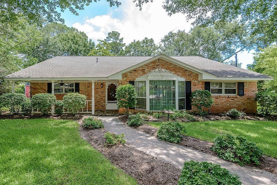1st image of 202 Southwood Cir