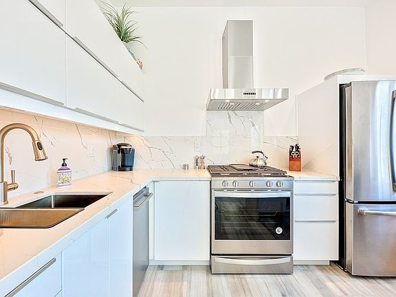 3rd image of 732 Ventura Pl APT 1