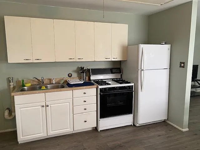 3214 Rexford Dr — Photo 2