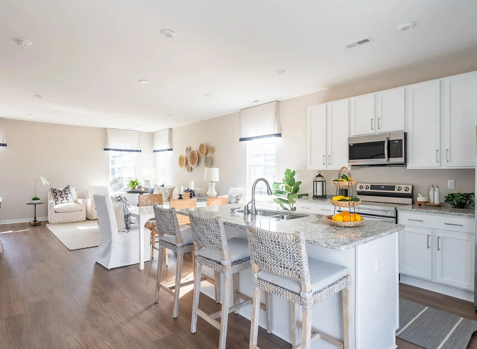 3 bed, 2.5 bath, 1606 sqft, $2,575 — Photo 4