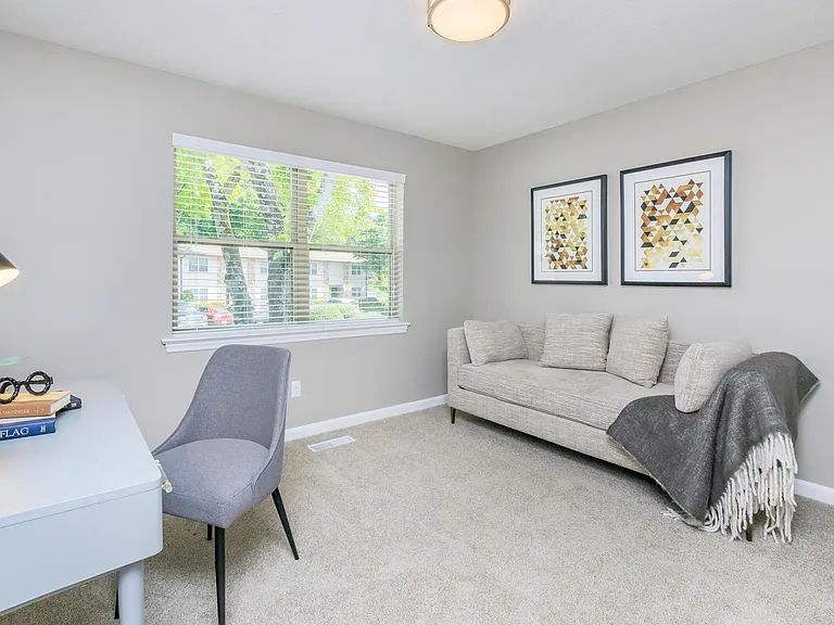 Laurel Ridge Apartments — Photo 11