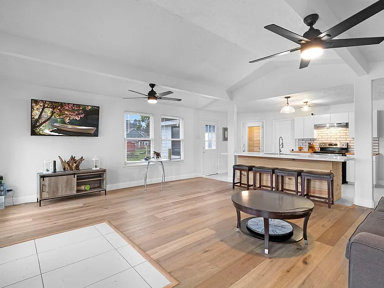 110 Lakeview Shores Dr — Photo 4