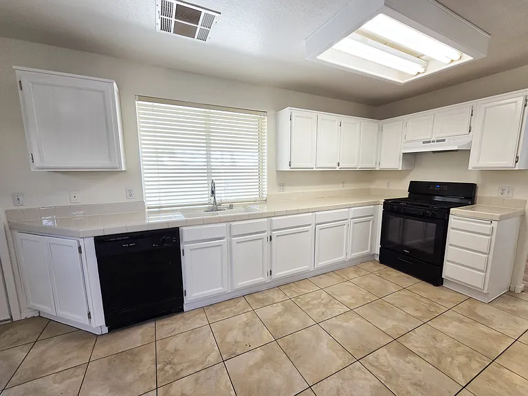 1900 Villa Vista Way — Photo 6