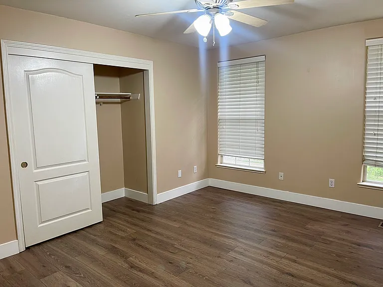 858 Evergreen Ln — Photo 17