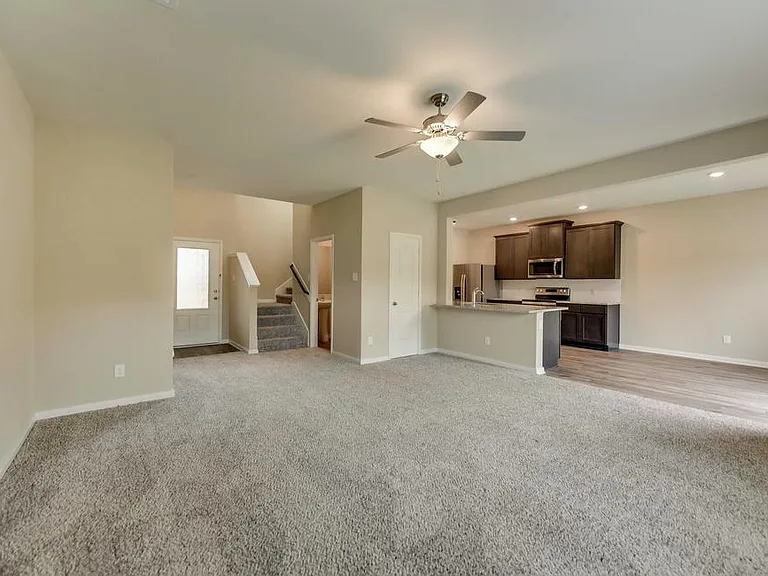 312 Golden Sands Ln — Photo 5