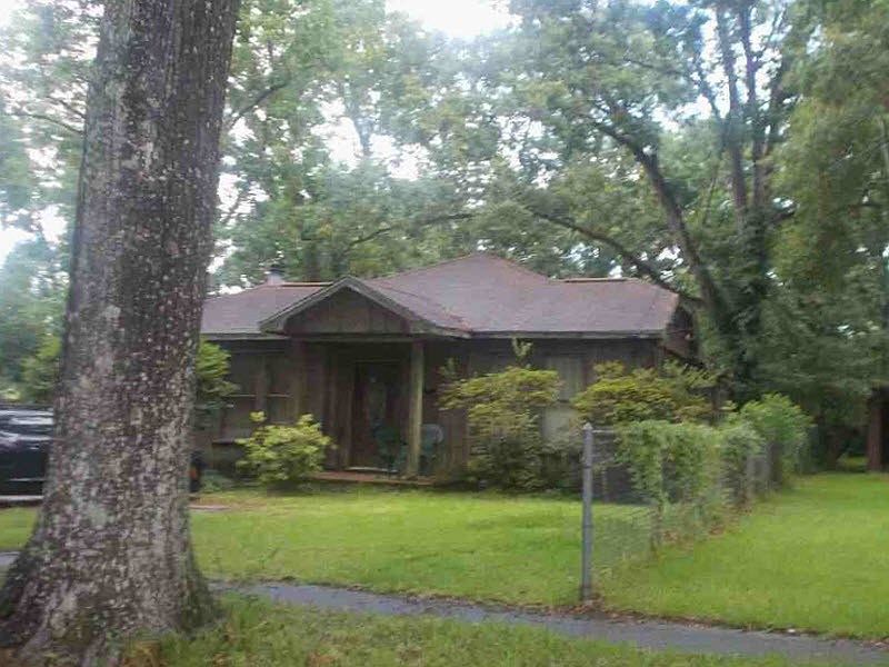 2nd image of 4451 Woodlawn Ave