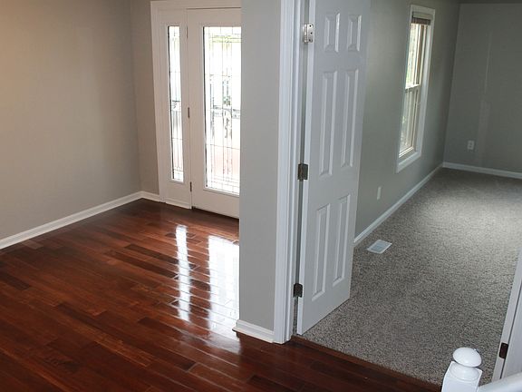 2nd image of 1422 Oakwood Ct