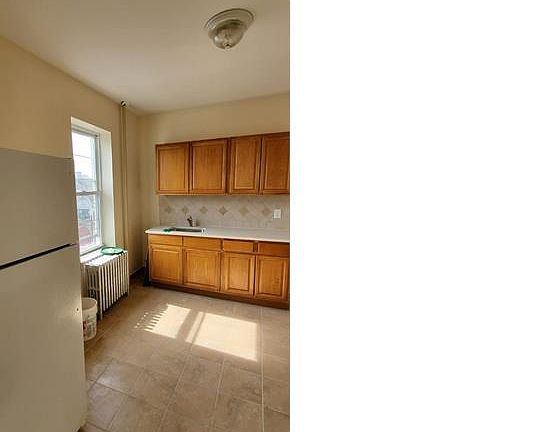 3rd image of 78 Oak St APT 4