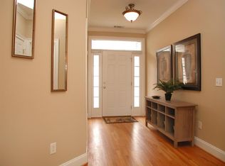 25 Chestnut Hill Rd, West Hartford, CT 06107