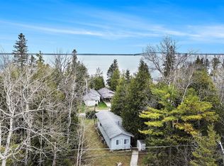 821 Lakeside Dr, Mackinaw City, MI 49701