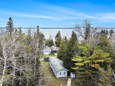 821 Lakeside Dr, Mackinaw City, MI, 49701