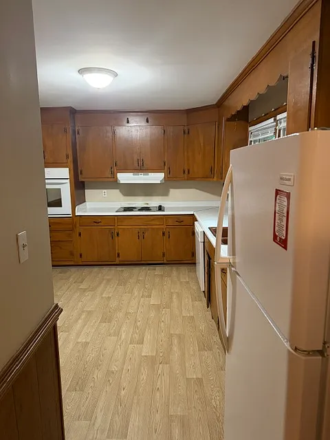 3 bed, 1960 sqft, $2,200 — Photo 4