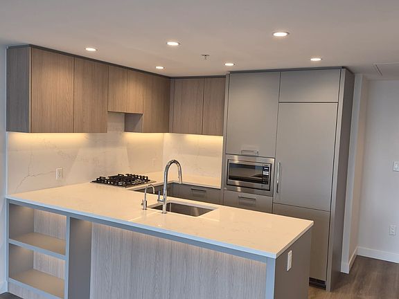 3rd image of 6608 Sussex Ave #2307