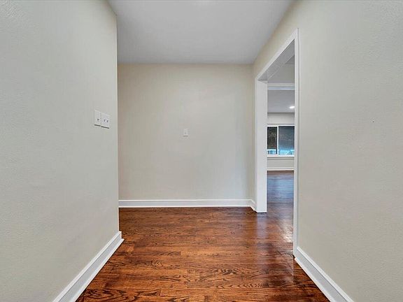 5th image of 3417 Windsor Rd SW