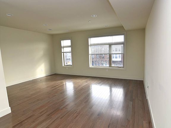 2nd image of 625 W Girard Ave