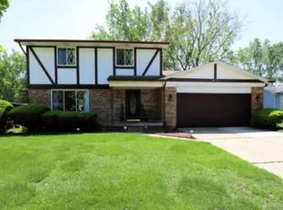 1014 Birchwood Dr, Flushing, MI 48433