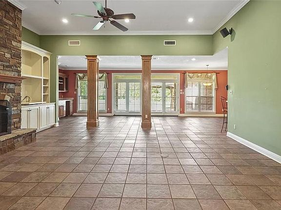 2nd image of 994 Mission Ln #A