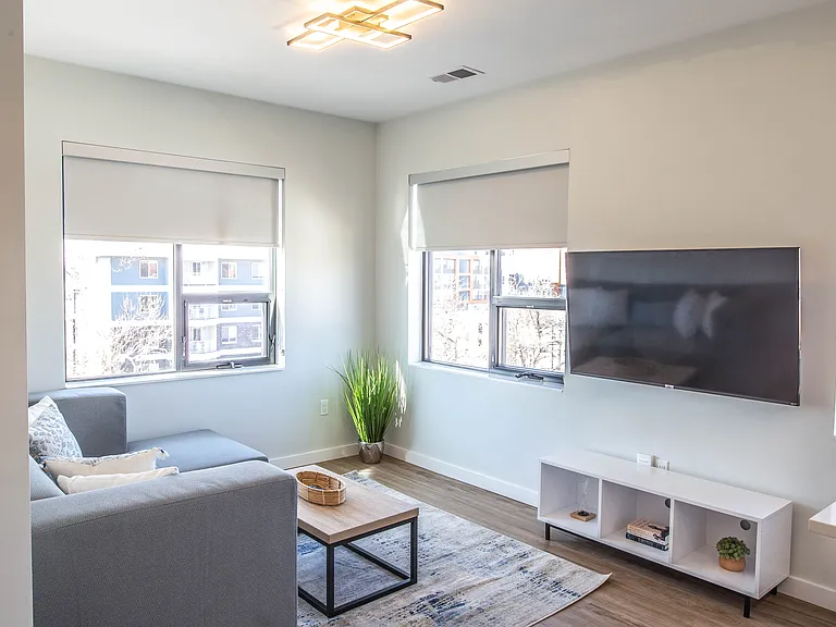 504 E Stoughton St #602 — Photo 4