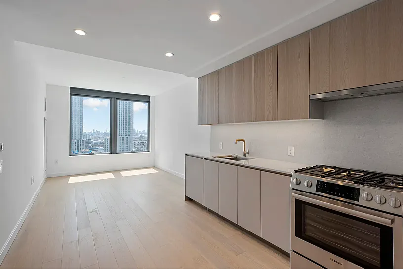 3 Court Sq #2509