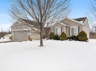 6889 Peninsula Dr NE, Rockford, MI
