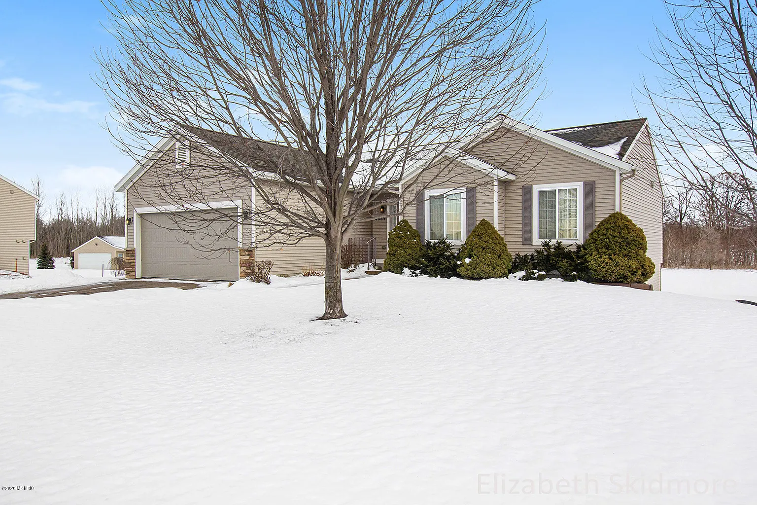 6889 Peninsula Dr NE photo 1