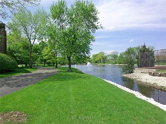 Located in lovely Salceda del Norte with serene ponds, clubhouse, pool and nea
