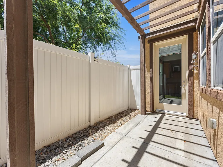 1922 Delacorte Dr #1922 — Photo 38