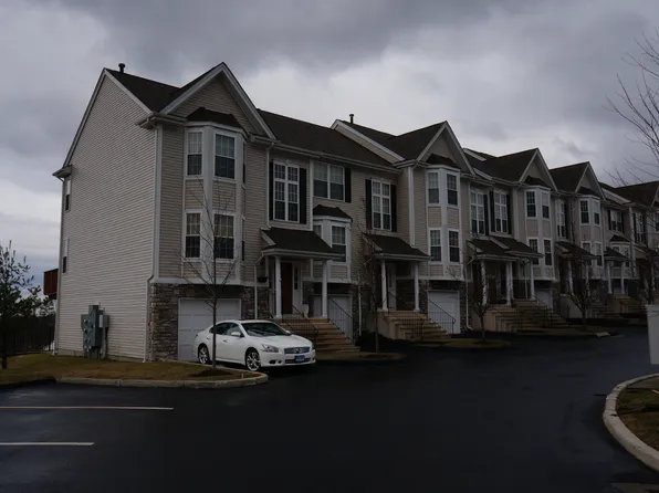 1501 Briar Woods Ln, Danbury, CT 06810