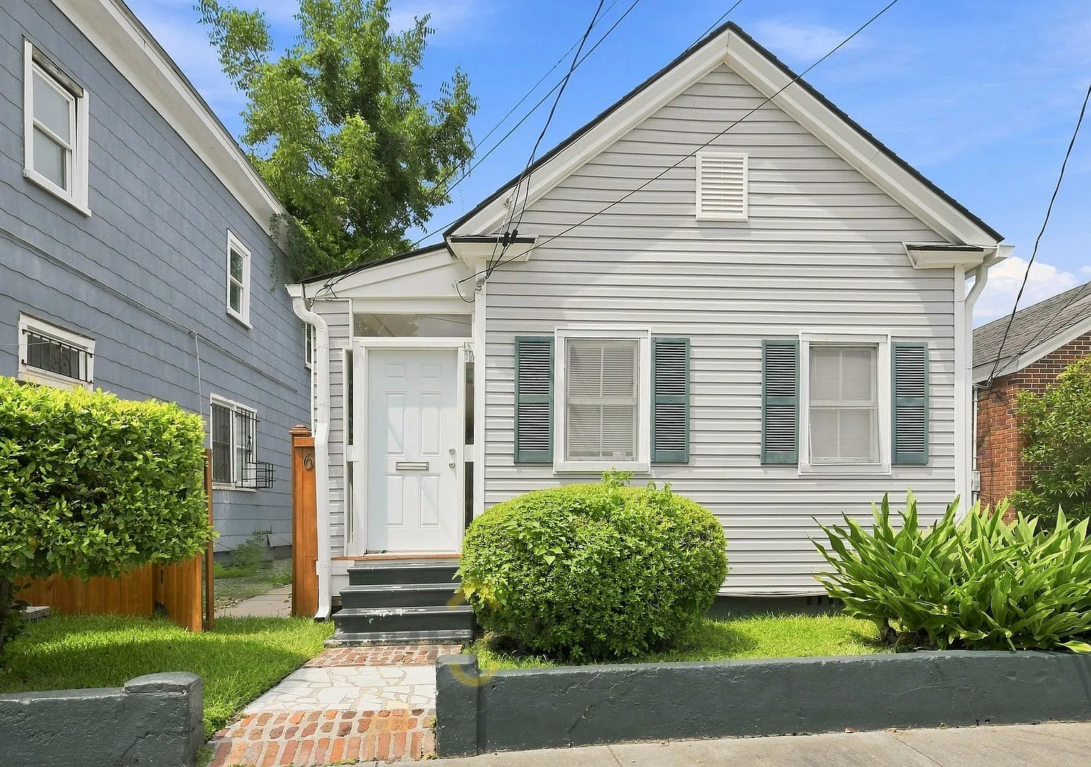 Amazing 3/2 located downtown off King Street — Photo 2