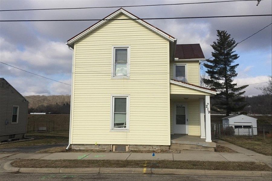 1st image of 219 Old Main St